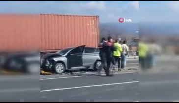 Bursa'da 2 otomobil çarpışması sonucu 5 kişi yaralandı
