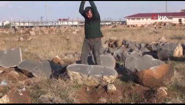 Şırnak'ta ekmeğini devasa taşları kırarak çıkartırken 9 çocuğunu da okutuyor