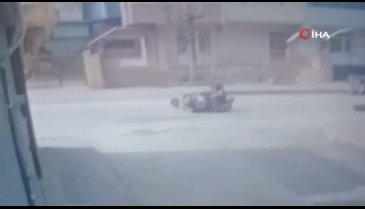 Bursa'da yola çıkan yayaya motosiklet çarptı!