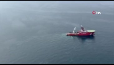 Marmara Denizi'nde batan gemide arama çalışmaları havadan görüntülendi