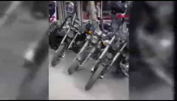 İstanbul'da bandolu motosikletli gelin alayı