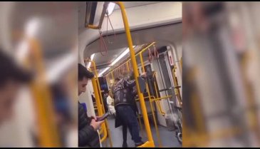Bursa'da metro yolculuğunda beklenmedik dans!