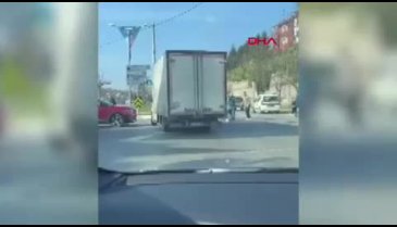İstanbul'da sürücülerin tekmeli yumruklu kavgası kameraya yansıdı!