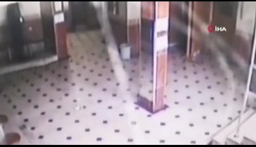 Cami imamının ceketinden cüzdanını çaldılar