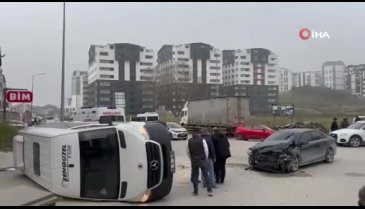 Bursa'da zincirleme kaza! 3 araç birbirine girdi