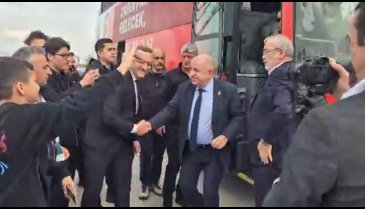 Zafer Partisi Genel Başkanı Özdağ, Bursa TÜYAP Kitap Fuarı'nda!