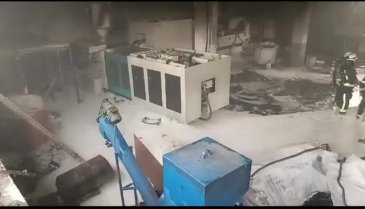 Yalova-Bursa yolu üzerinde bulunan plastik fabrikasında yangın