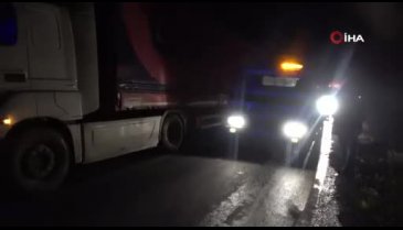 Kilis'te tır ile kamyonet kafa kafaya çarpıştı