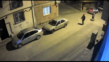 Bursa'da araç lastiğini patlatan şahıs kamerada