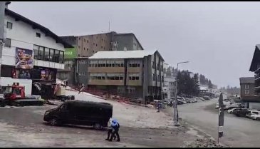 Uludağ'a lapa lapa kar yağıyor
