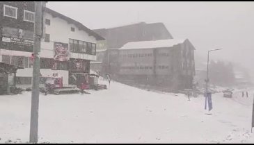 Uludağ'a lapa lapa kar yağıyor -2