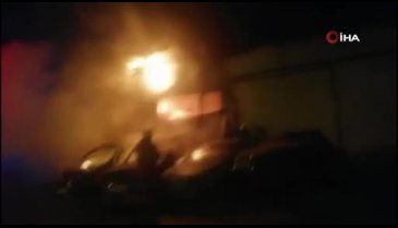 Bursa'da oto tamircide çıkan yangın 4 araca sıçradı
