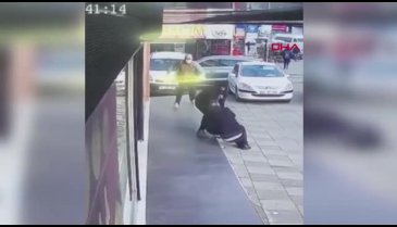 İstanbul'da gasp görüntüleri kameraya yansıyan şüpheliler yakalandı
