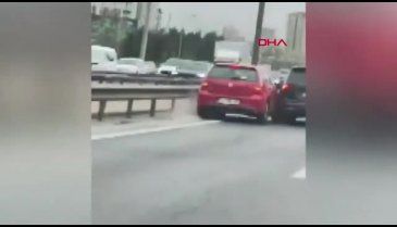 İstanbul'da yol verme inatlaşması kazaya neden oldu