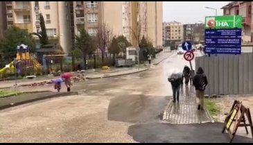 Bursa'da yağış sebebiyle vatandaşlar zor anlar yaşadı
