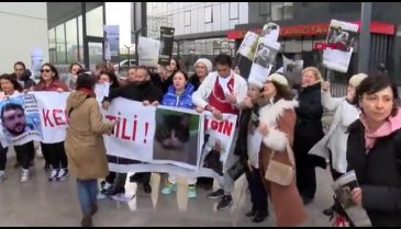 Eros'un öldürülmesiyle ilgili dava sonrası Adliye önünde açıklama
