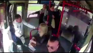 Adana'da halk otobüsünde 'fazla yolcu' kavgası
