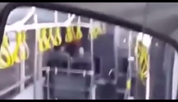 Özel halk otobüsünde cinsel ilişkiye girdiler!