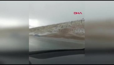 Aksaray'da kaza yapan otomobilde inen anne ve oğluna başka araç çarptı