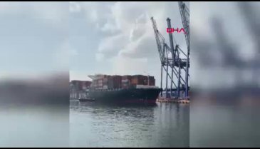 Kocaeli'de limana yanaşan gemi kıyıya çarptı vinçler devrildi!