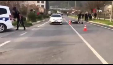 Bursa'da motosiklet sürücüsü refüjdeki ağaçlara çarparak yaralandı
