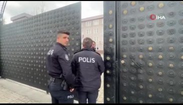Bursa'da 4 öğrenci kapanan okulda mahsur kaldı!