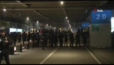 Fenerbahçe kafilesini taşıyan uçak Sabiha Gökçen Havalimanı'na indi