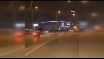 Bursa'da motosiklet ile bisikletli sürücülerin tehlikeli yolculuğu