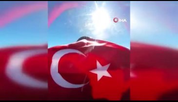 SOLOTÜRK Çanakkale Şehitlerini selamladı