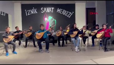 Bursa'da öğrenciler 'Çanakkale Türküsü'nü seslendirdi