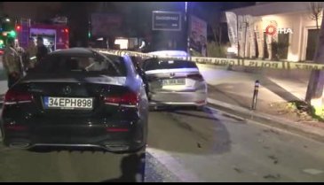 İstanbul'da kontrolden çıkan araç park halindeki otomobile çarptı