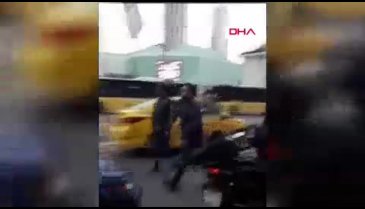 İstanbul'da kaza yaptı; "50 dosyam var" diyerek sürücünün üzerine yürüdü