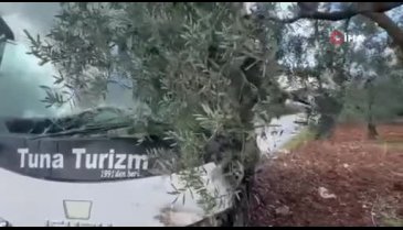 Bursa'da tır ile servis minibüsü çarpıştı!