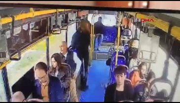 Adana'da otobüste iğrenç olay! Yolcular dövüp, polise teslim etti