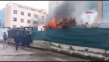 Diyarbakır'da ahşap depoda yangın!