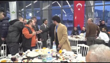 Bursa'da Mustafa Dündar'a berberlerden destek sözü