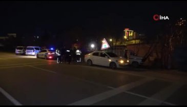 Malatya'da polisten kaçan sürücünün kullandığı kamyonet ağaca çarptı