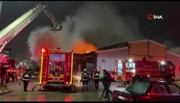 Kocaeli'de geri dönüşüm deposundaki yangın