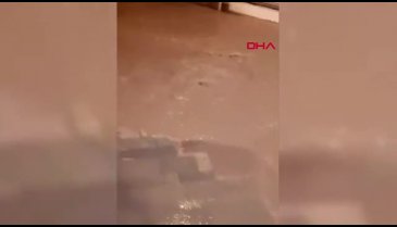 Hatay'da fırtına çatıları uçurdu