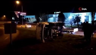 Bursa'da kontrolden çıkan kamyonet yeşil alana devrildi