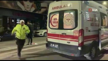 Burdur'da otomobile çarpıp sürüklenen motosikletli genç ağır yaralandı
