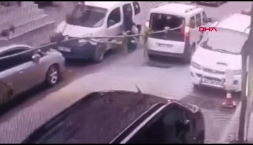 İstanbul'da skuter hafif ticari araca çarptı