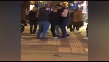 Bursa'da 2 genç kızın kavgası amatör kameraya saniye saniye yansıdı