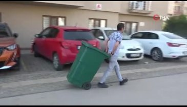 Bursa'da bir adam 7 yıldır sitenin atıklarını ayrıştırıyor