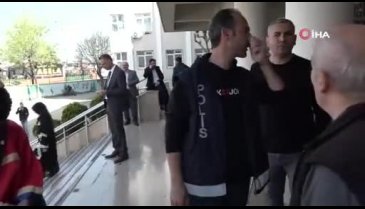 Bursa'da karagöz kostümüyle oyunu kullandı