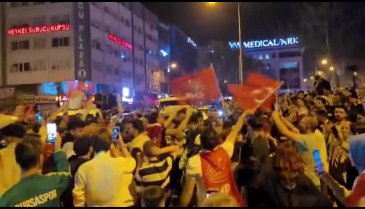 Bursa, Bozbey'in galibiyetini kutluyor