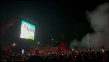 Bozbey Kent Meydanı'nda Bursalılarla buluştu
