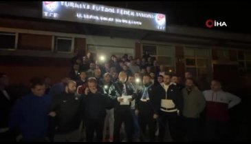 Trabzonspor taraftarları TFF binası önünde toplandı