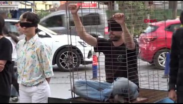 İzmir'de hayvanseverlerden 'kafes' eylemi