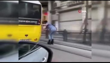 Bursa'da bir gencin patenle tehlikeli yolculuğu!